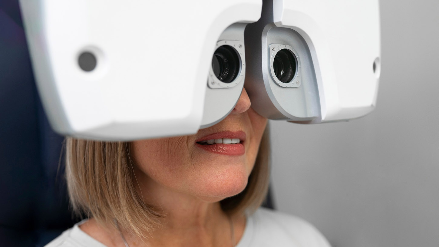Presbicia: el desafío de la mirada cansada en la era digital